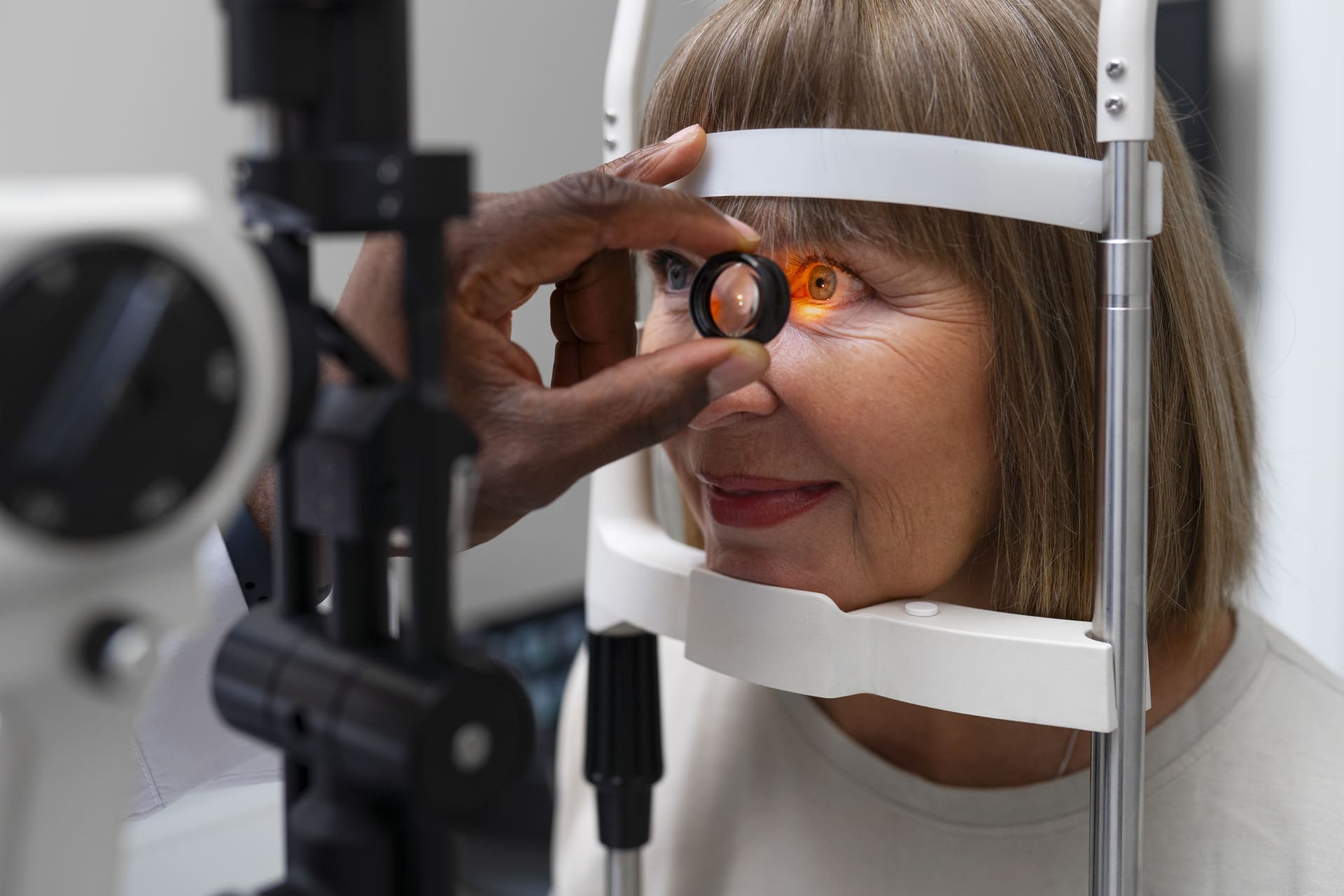 Exame oftalmológico para identificar sintomas do glaucoma